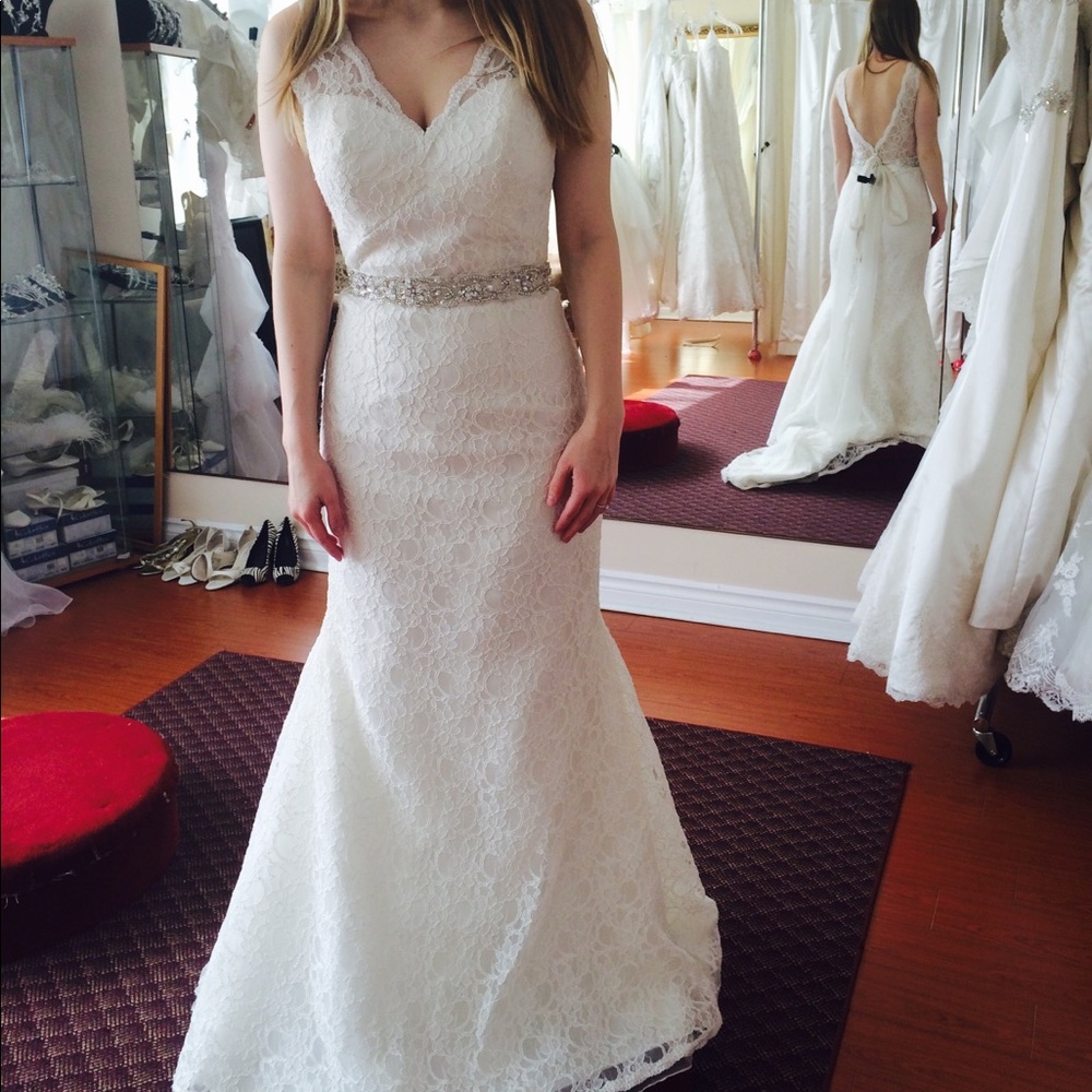 Wedding Dress with veil - Picture 1 of 7